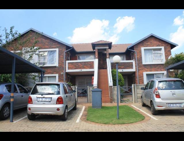 2 BEDROOM TOWNHOUSE FOR SALE IN GLEN MARAIS